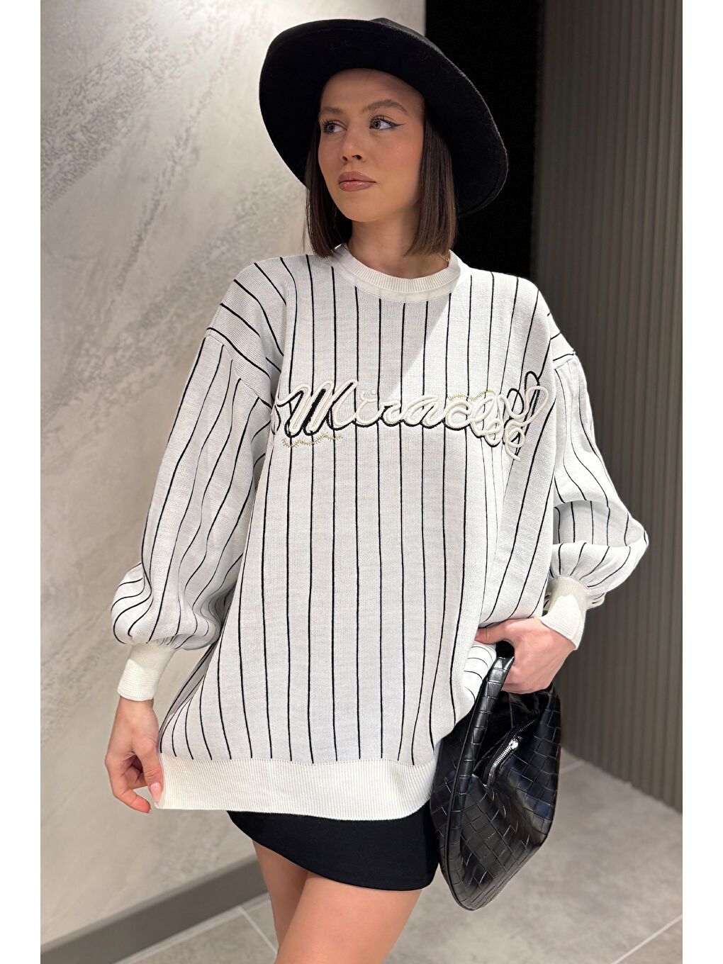 Ekru Kadın Bisiklet Yaka Çizgi Desenli Nakışlı Salaş Triko Kazak-1