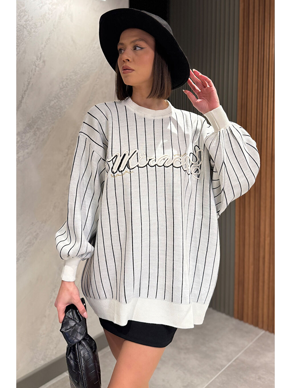 Ekru Kadın Bisiklet Yaka Çizgi Desenli Nakışlı Salaş Triko Kazak-3