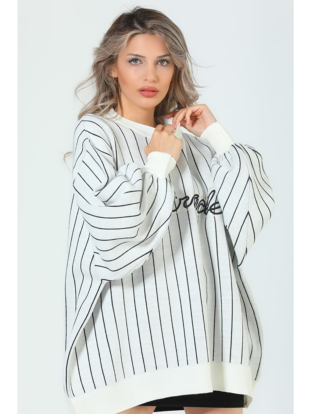 Ekru Kadın Bisiklet Yaka Çizgi Desenli Nakışlı Salaş Triko Kazak-4
