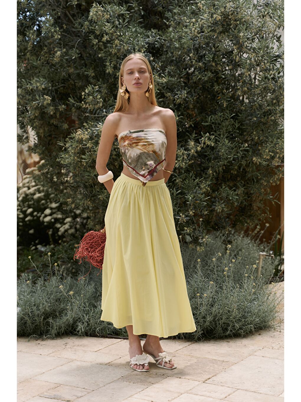 Amaya Bilek Hizasında Pileli Sarı Etek-1