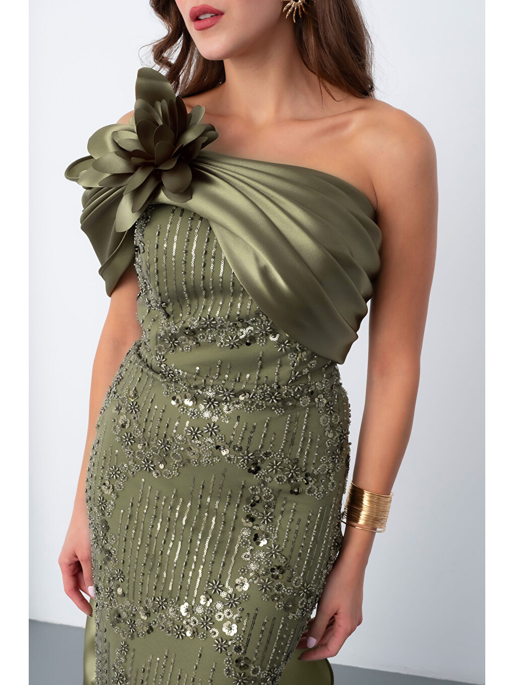 Kadın Haki Boncuklu Tek Omuz Fiyonk Detay Kuyruklu Uzun Abiye-4