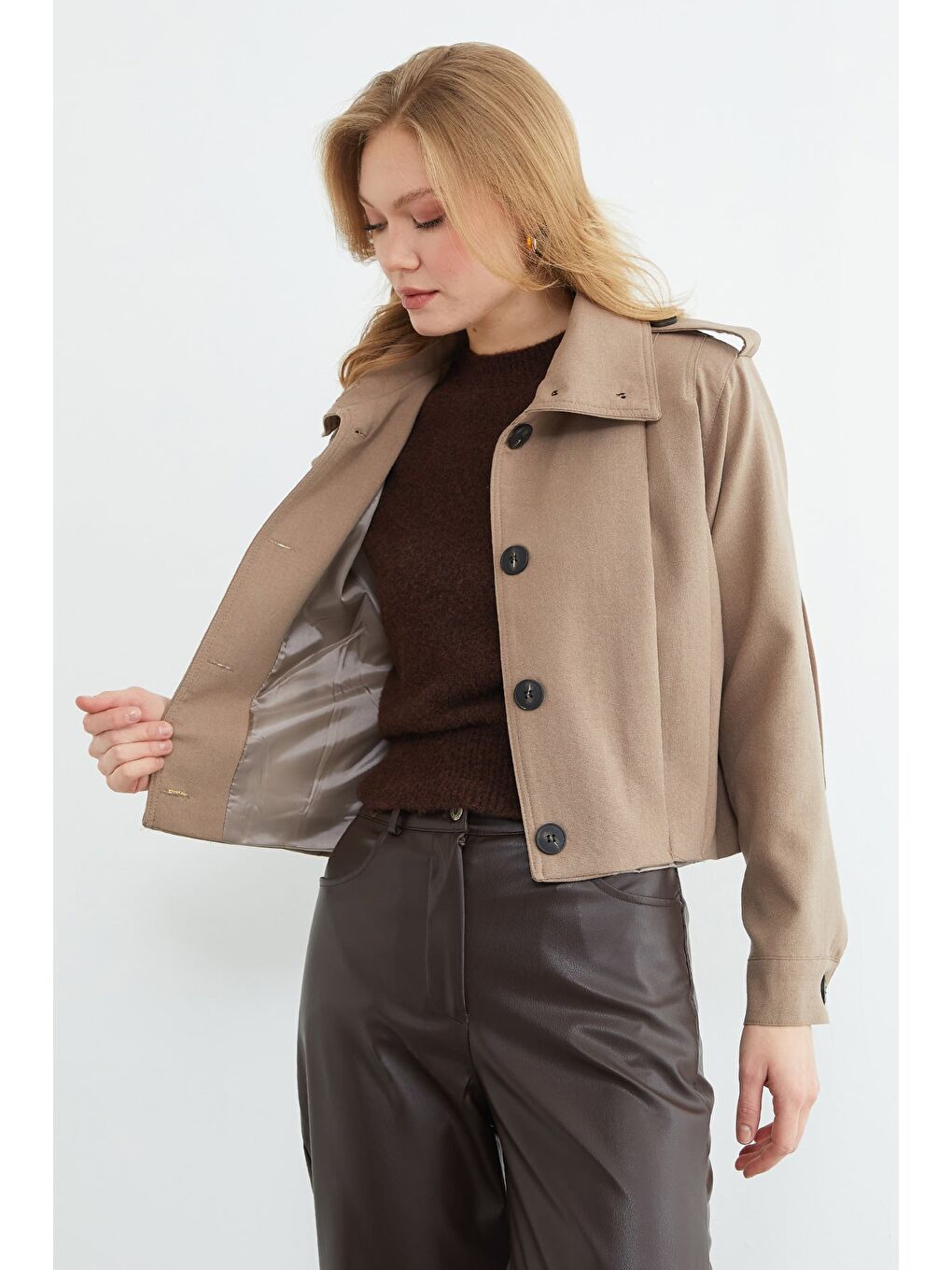 Bej Düğmeli Gömlek Yaka Pileli Trençkot-3