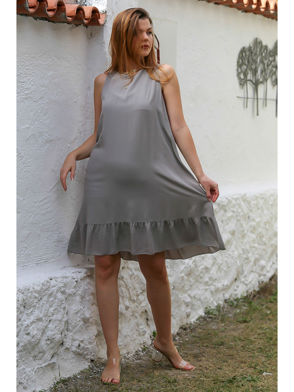 Bej İtalyan Vizon Boyundan Bağlamalı Eteği Fırfırlı Dokuma Casual Viskon Elbise