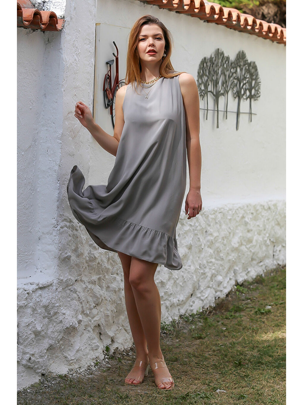 Bej İtalyan Vizon Boyundan Bağlamalı Eteği Fırfırlı Dokuma Casual Viskon Elbise-1