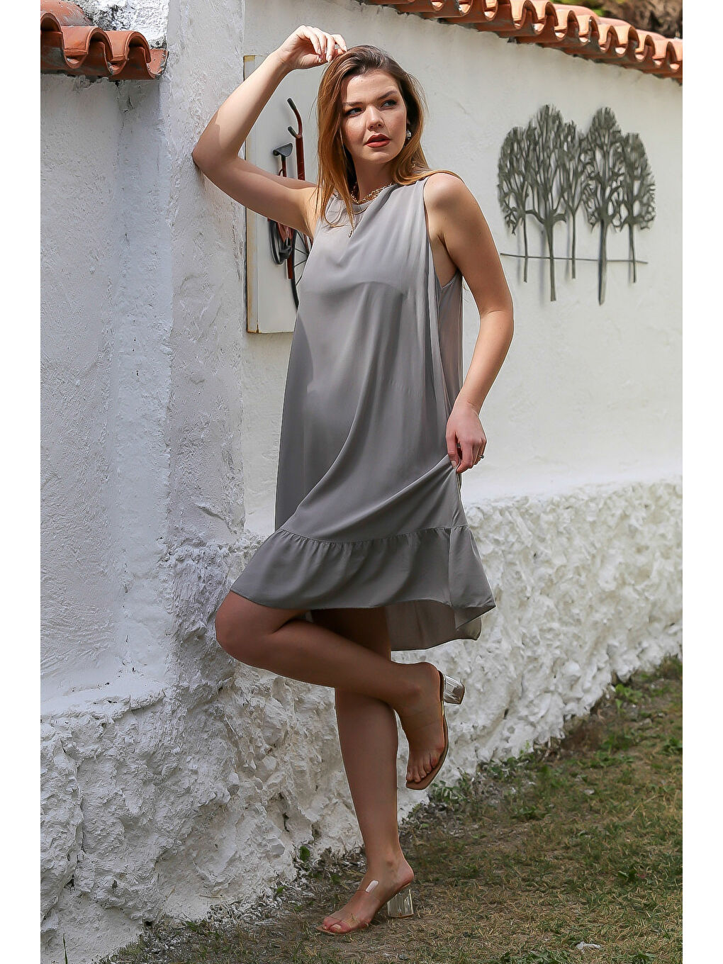 Bej İtalyan Vizon Boyundan Bağlamalı Eteği Fırfırlı Dokuma Casual Viskon Elbise-2