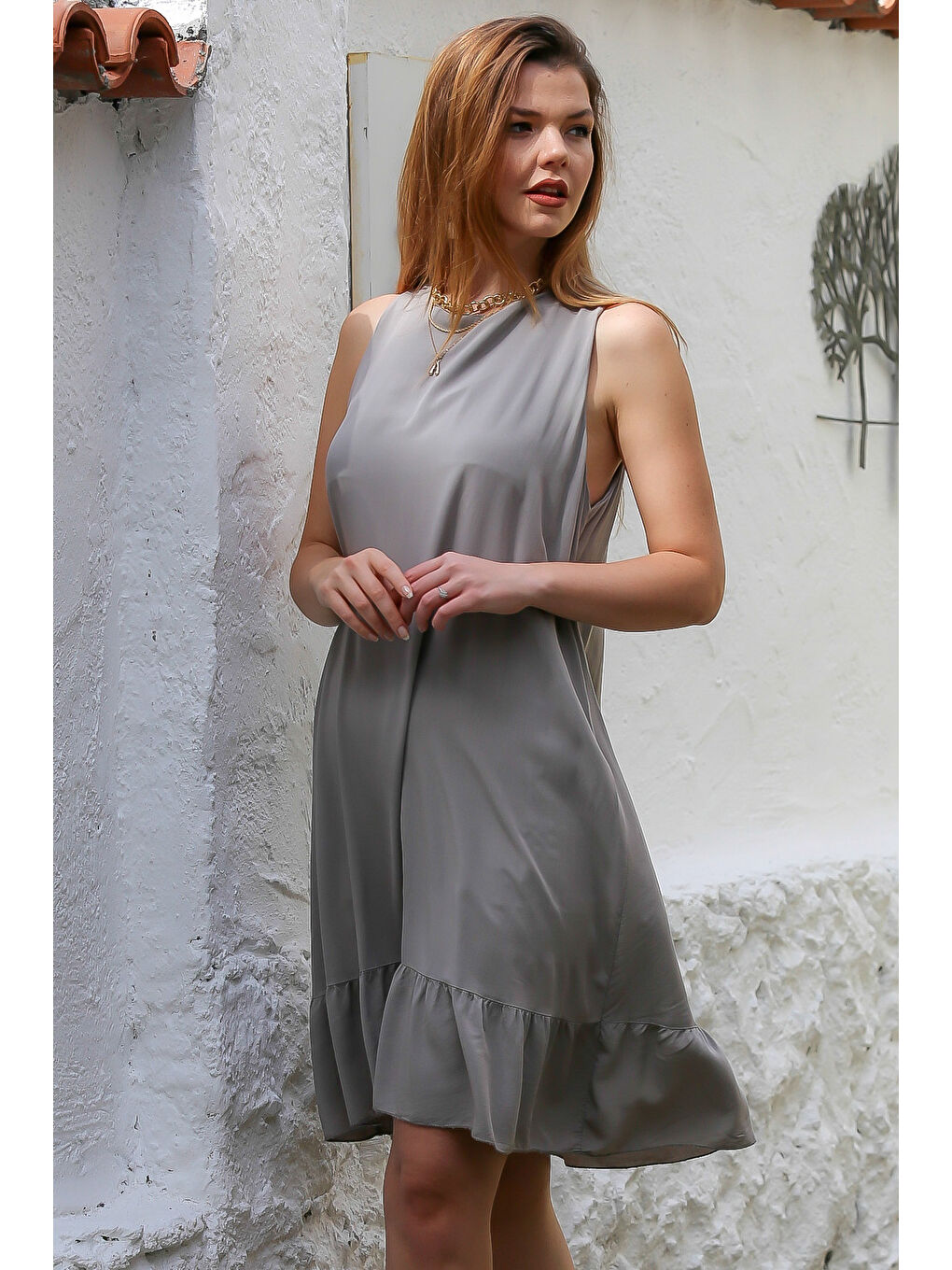 Bej İtalyan Vizon Boyundan Bağlamalı Eteği Fırfırlı Dokuma Casual Viskon Elbise-3