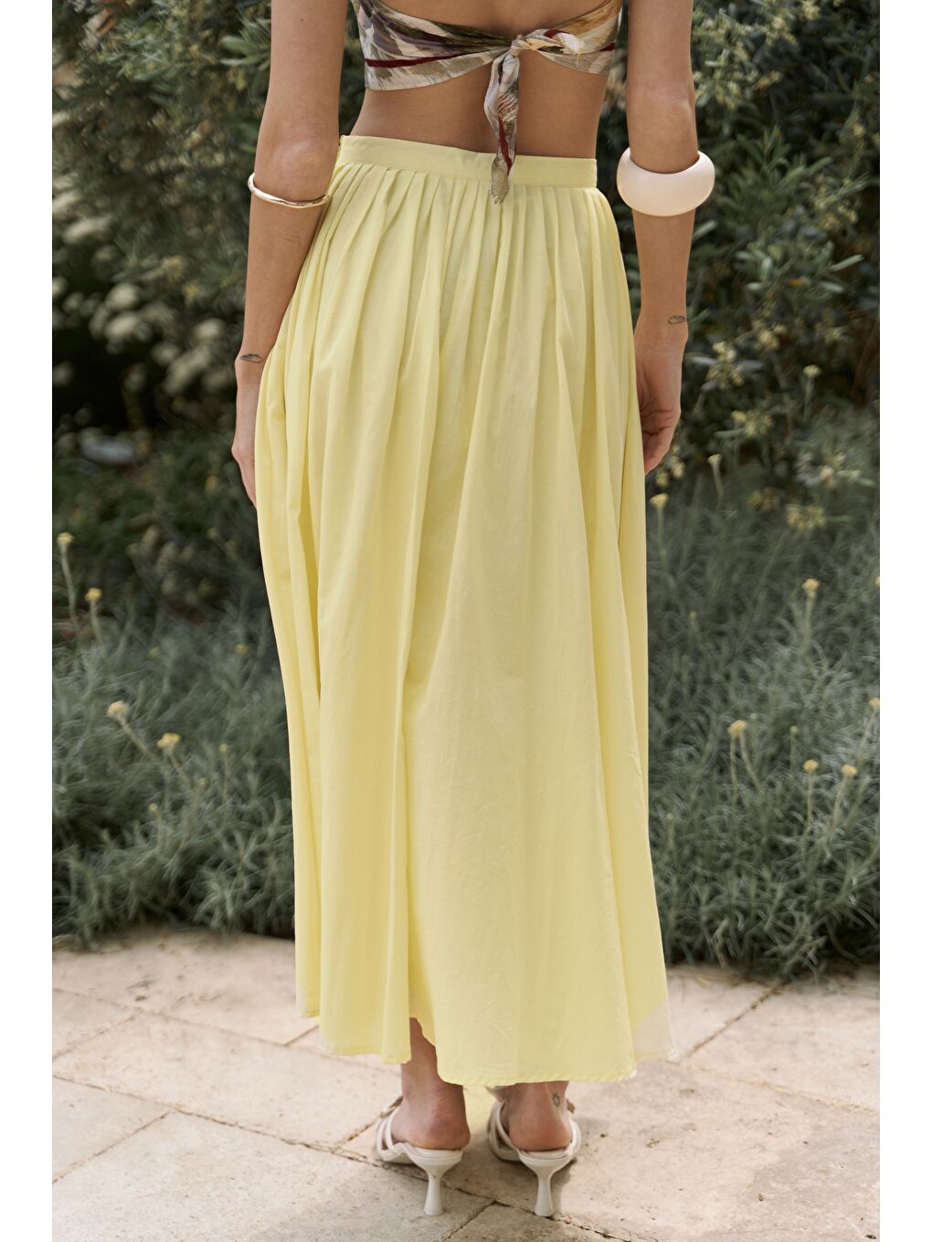 Amaya Bilek Hizasında Pileli Sarı Etek-4