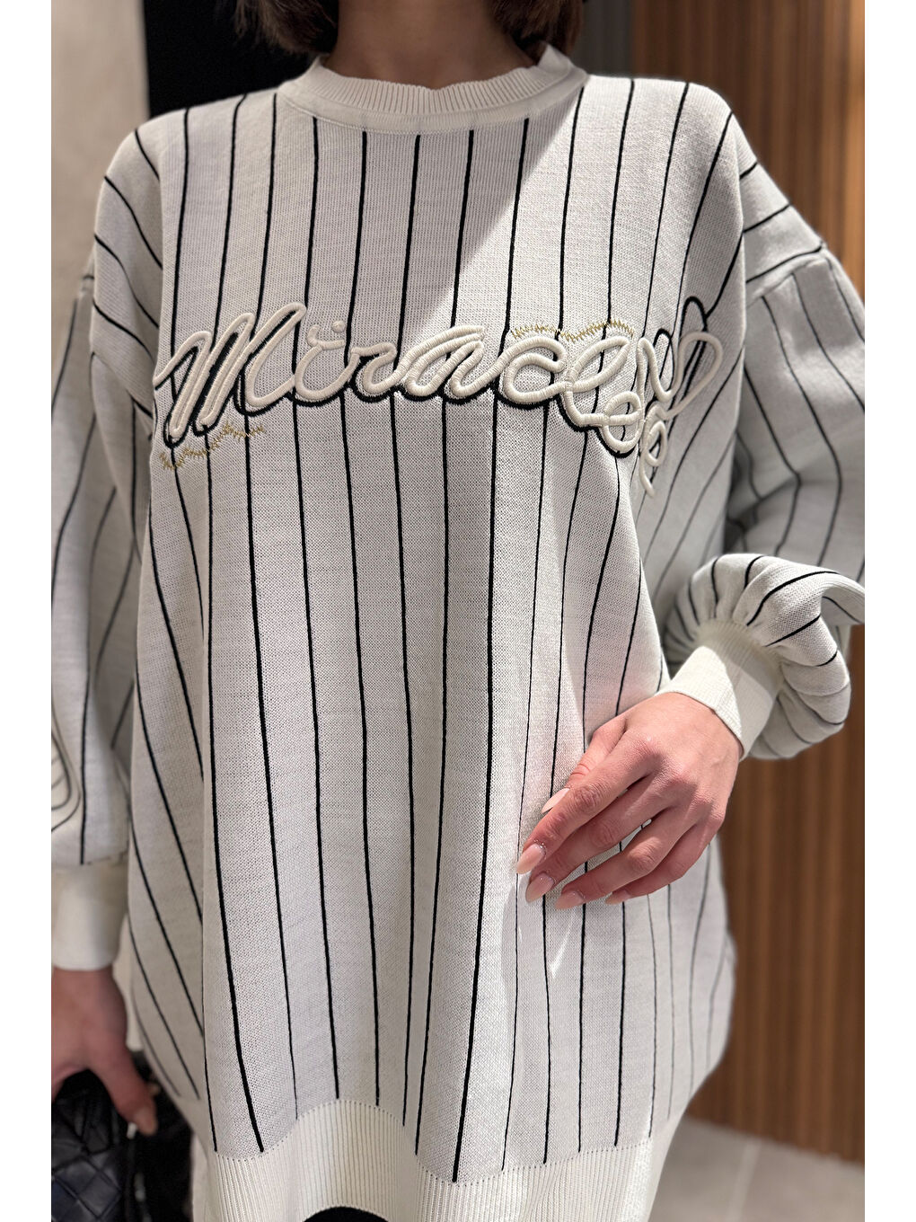 Ekru Kadın Bisiklet Yaka Çizgi Desenli Nakışlı Salaş Triko Kazak-7