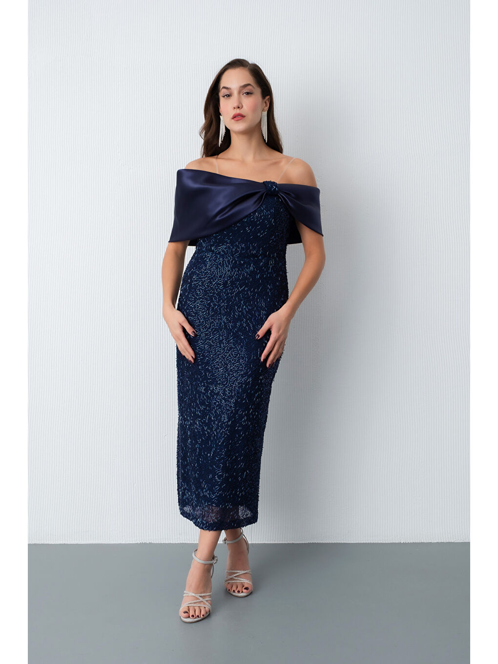 Kadın Lacivert Yaka Detay Boncuklu Midi Söz Nişan Abiye Elbise