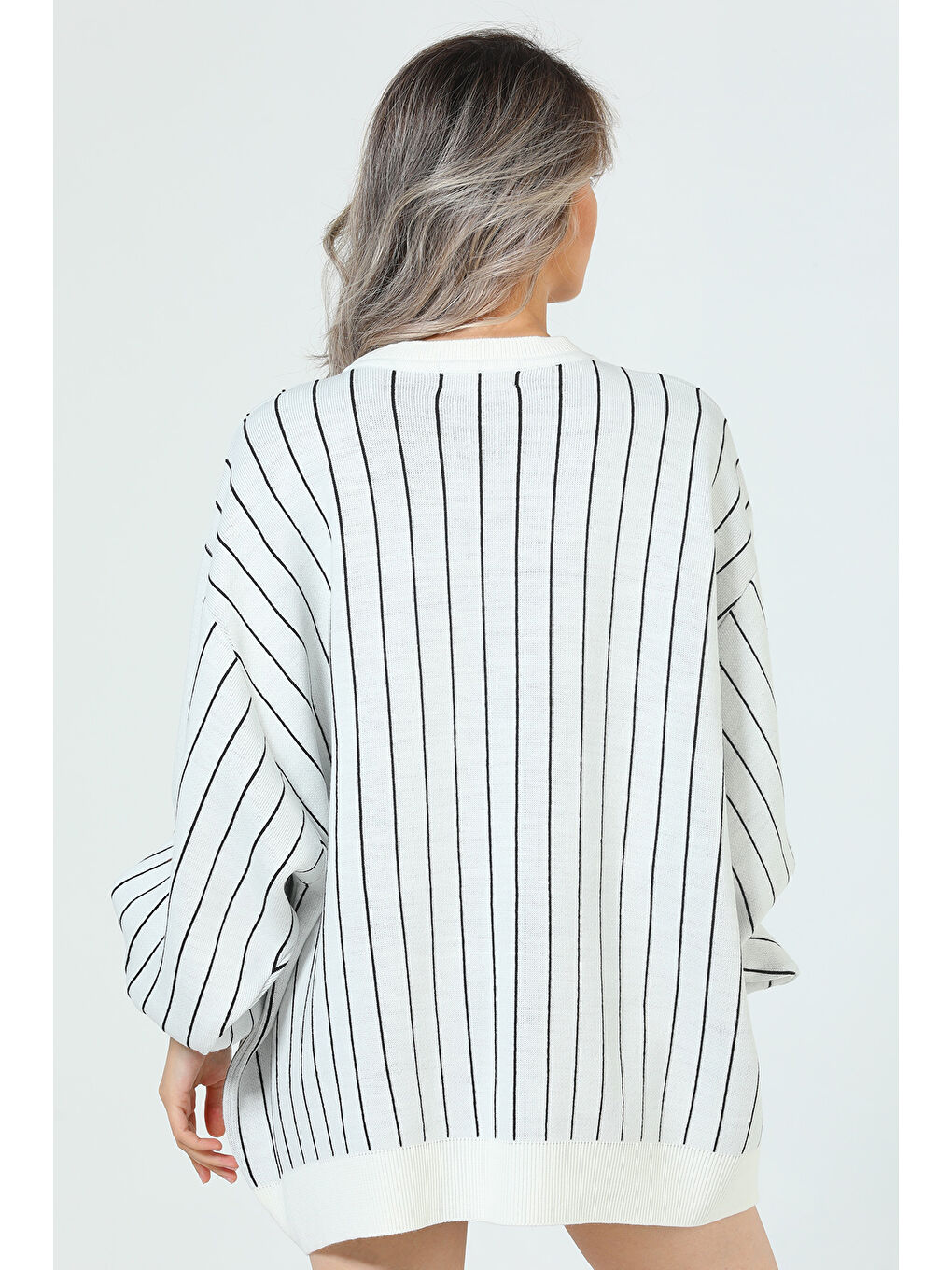 Ekru Kadın Bisiklet Yaka Çizgi Desenli Nakışlı Salaş Triko Kazak-11