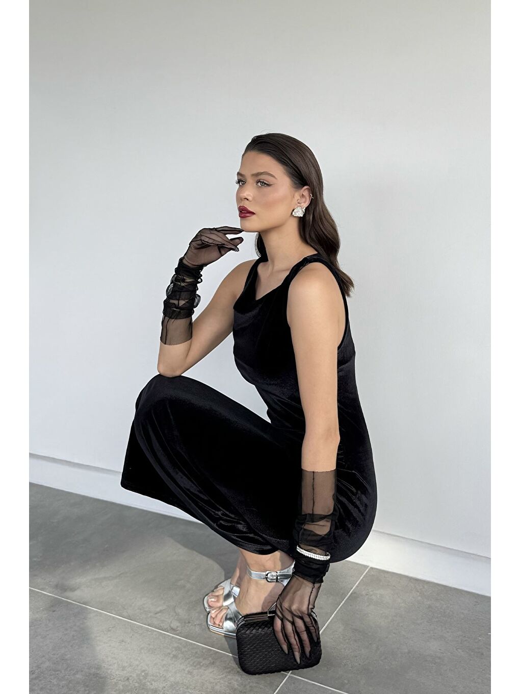 Siyah Kadın Bel Büzgü Detaylı Elastanlı Kadife Elbise-1