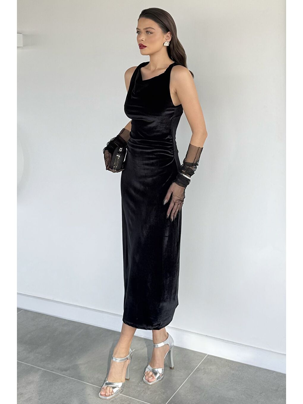 Siyah Kadın Bel Büzgü Detaylı Elastanlı Kadife Elbise-4