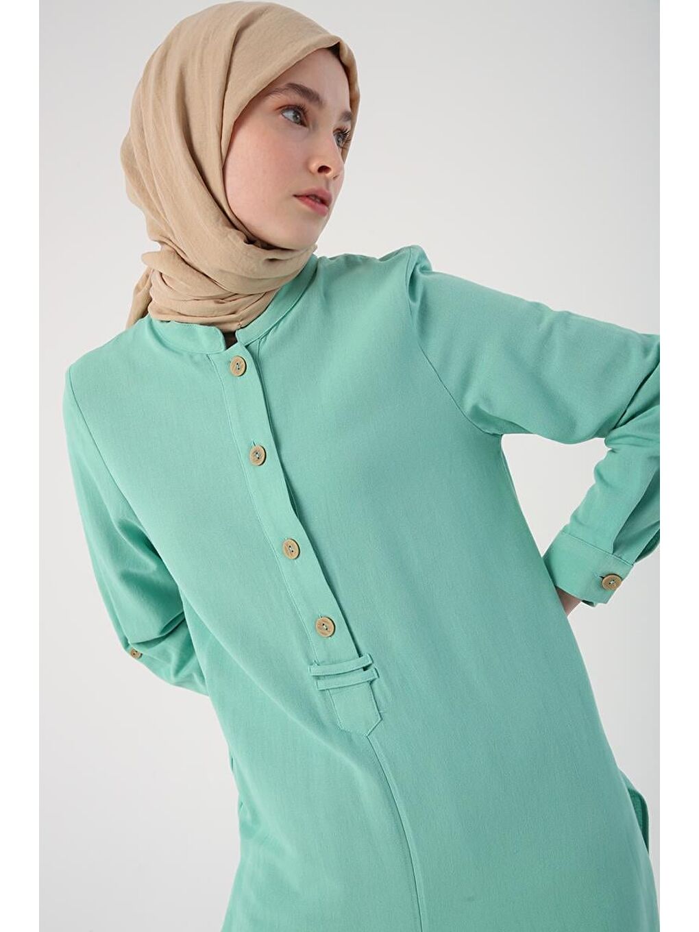 Soft Yeşil-Dik Yaka Önden Yırtmaçlı Viskon Keten Tunik-4