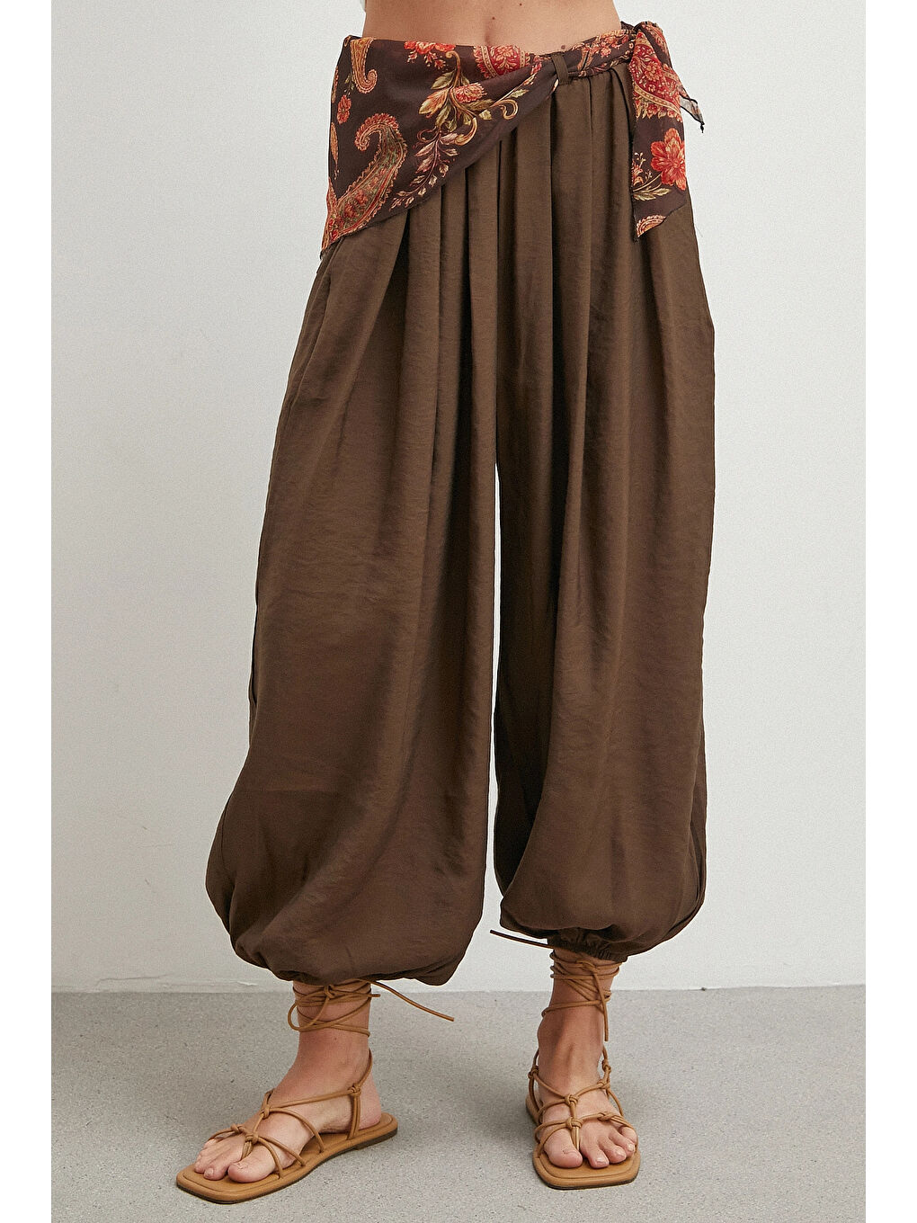 Karışık Fularlı Şalvar Pantolon Kahve-4