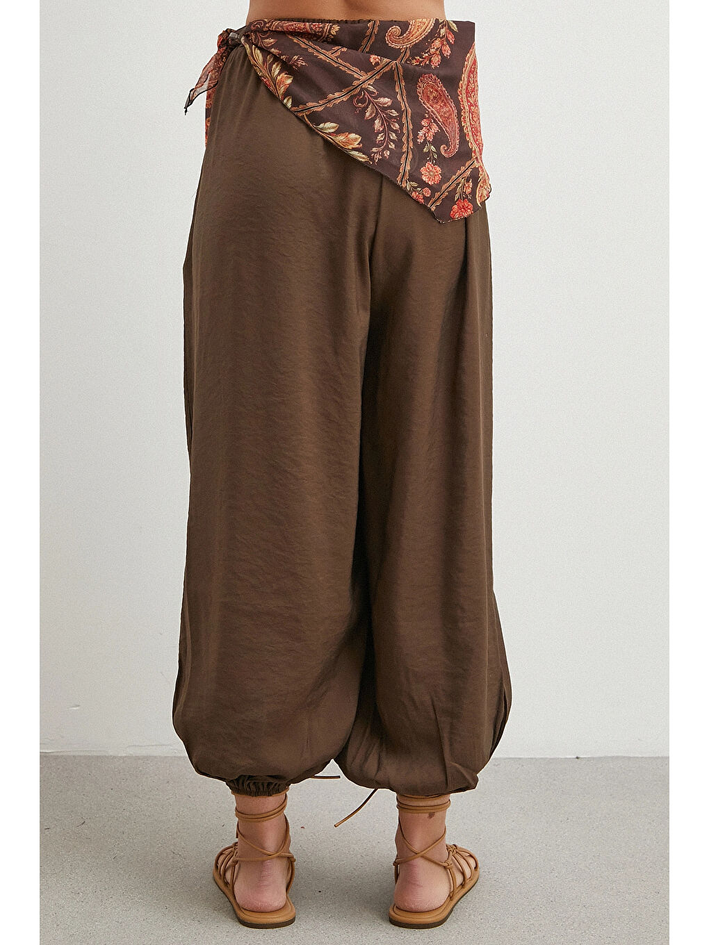 Karışık Fularlı Şalvar Pantolon Kahve-5