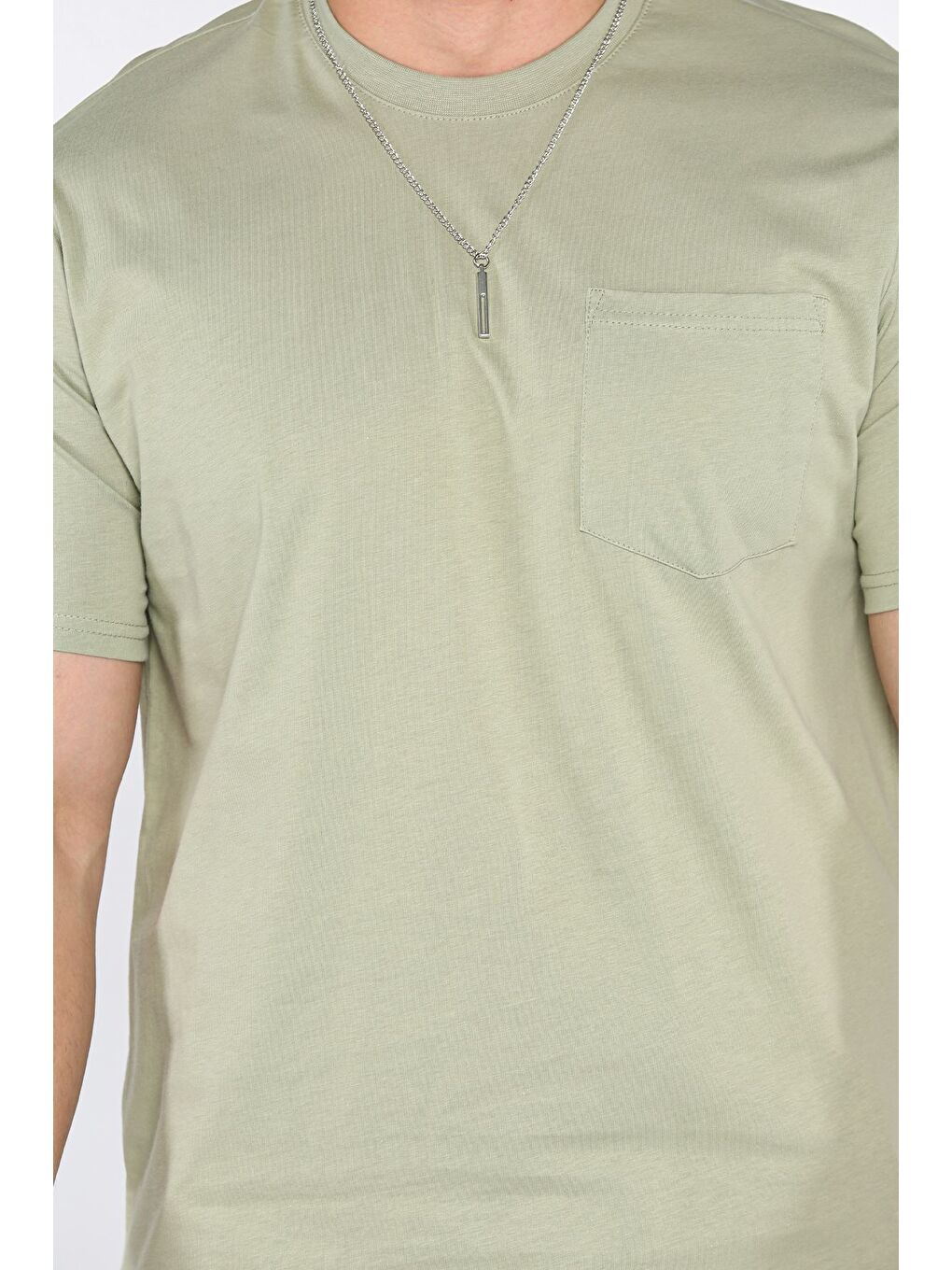 Haki Aksesuarlı Cepli Erkek Tişört-3