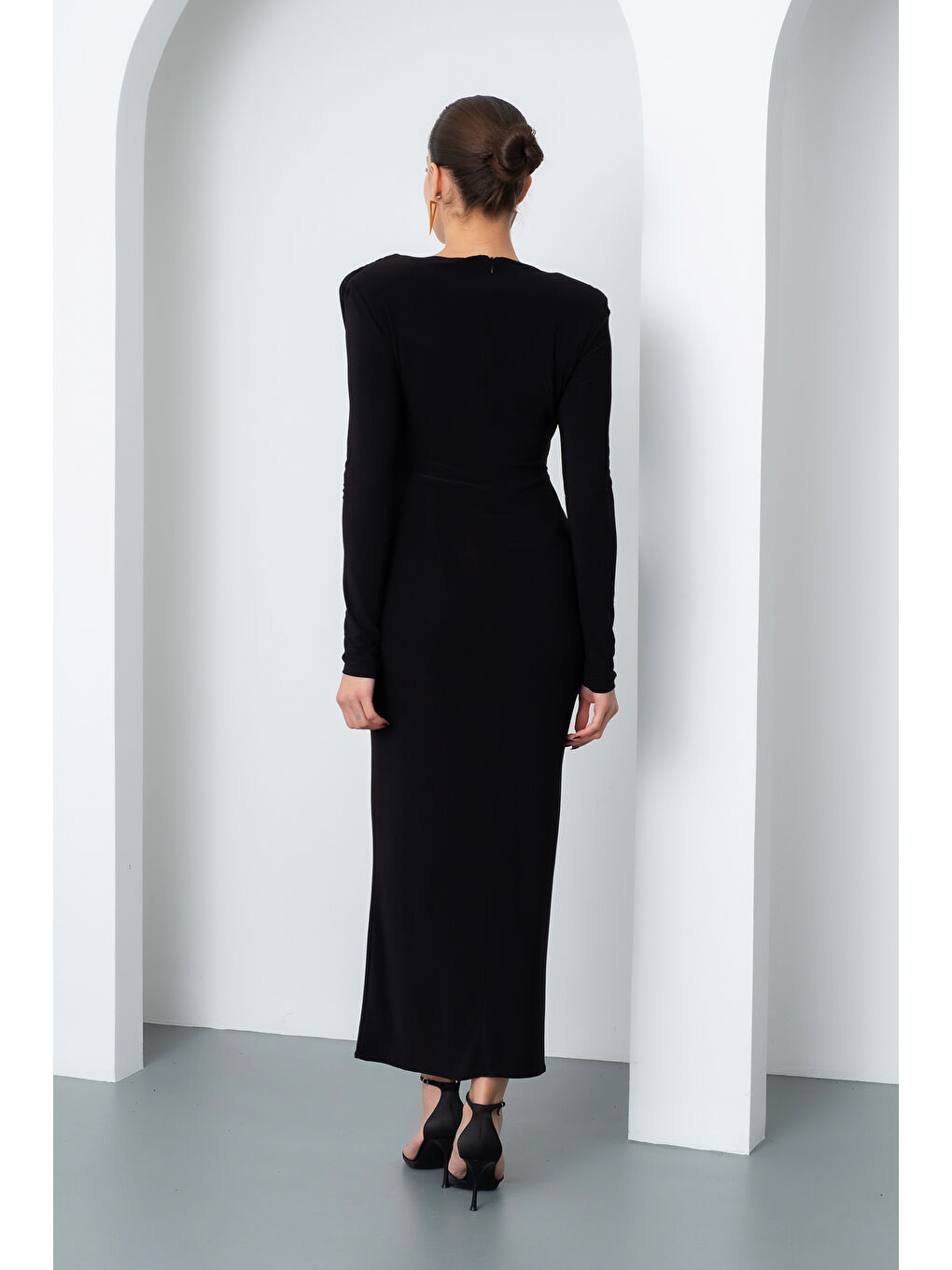 Kadın Siyah Büzgü Detay Kruvaze Midi Elbise-5