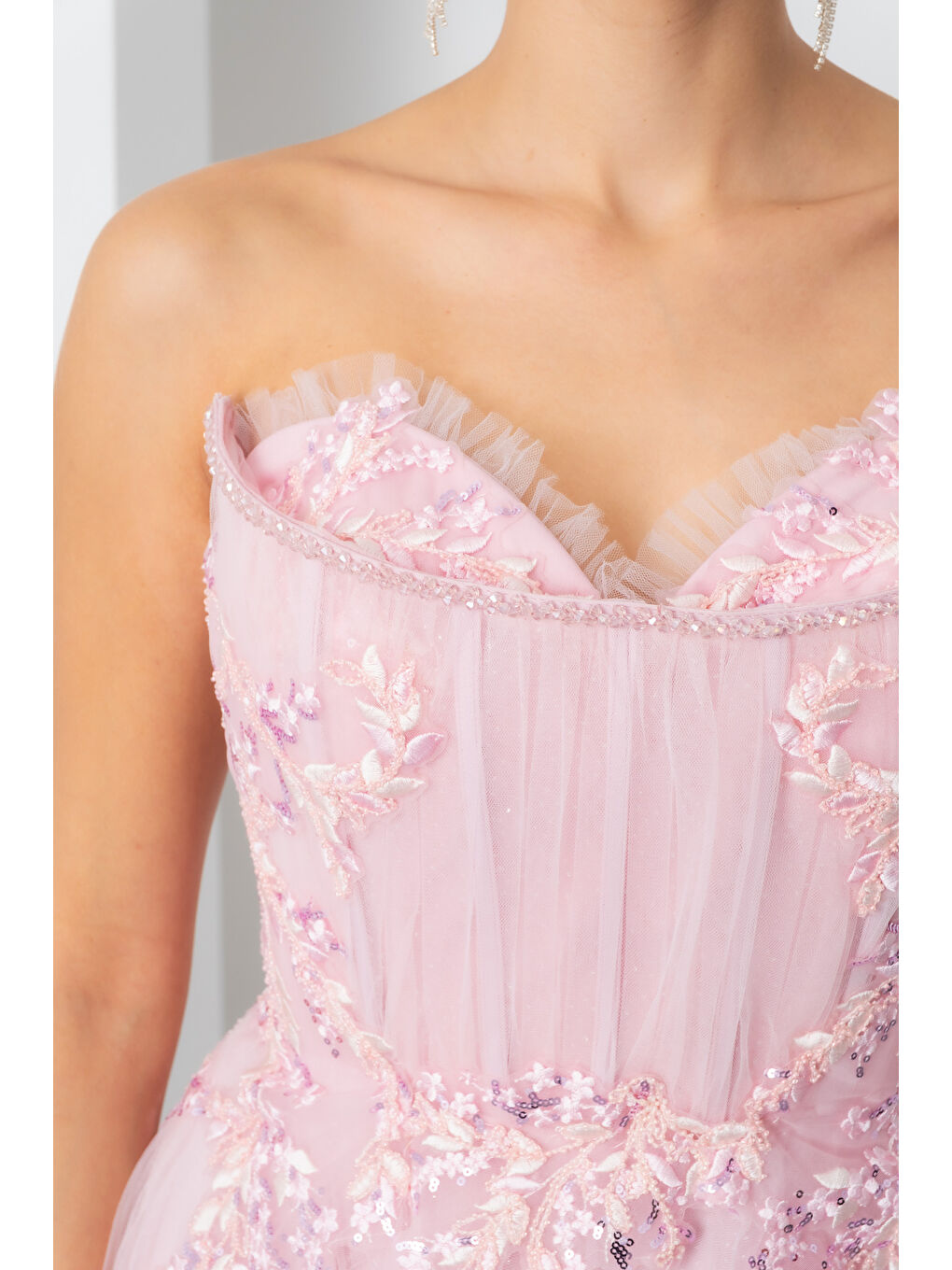 Pembe Kadın Pudra Straplez Güpürlü Uzun Tül Abiye Elbise-4