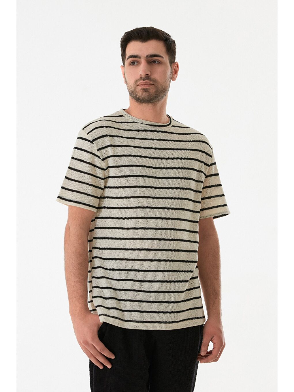 Siyah Çizgili Ajurlu Bisiklet Yaka Triko Tişört