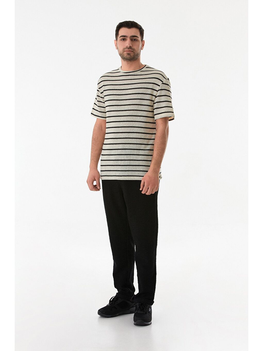 Siyah Çizgili Ajurlu Bisiklet Yaka Triko Tişört-1
