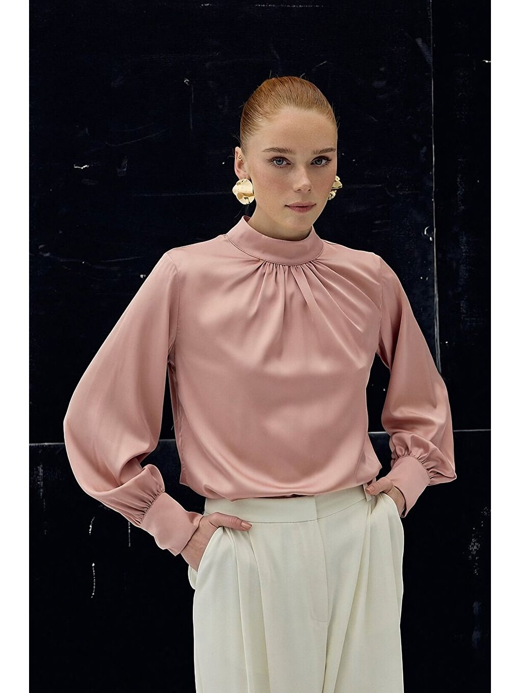 Yaka Detaylı Saten Bluz - Pembe-1