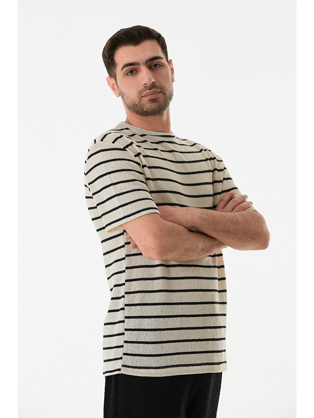 Siyah Çizgili Ajurlu Bisiklet Yaka Triko Tişört-3