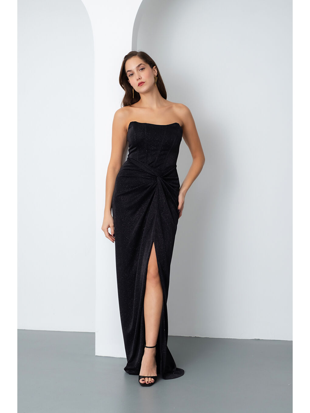 Kadın Siyah Straplez Simli Örme Abiye Elbise