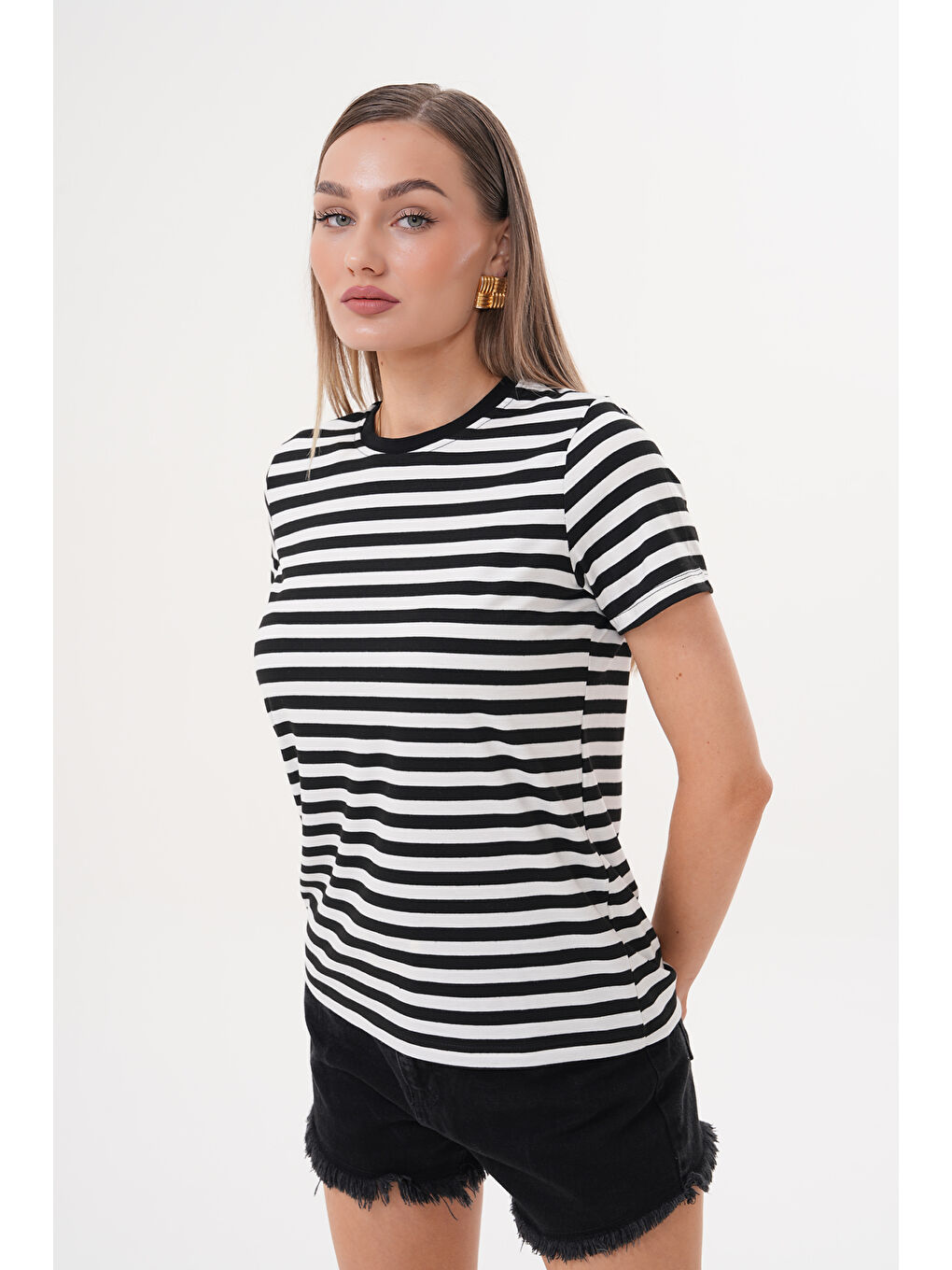 Siyah Kadın Çizgili T-shirt Bisiklet Yaka Kısa Kollu Tişört ÇİZGİLİ-TİŞÖRT-1