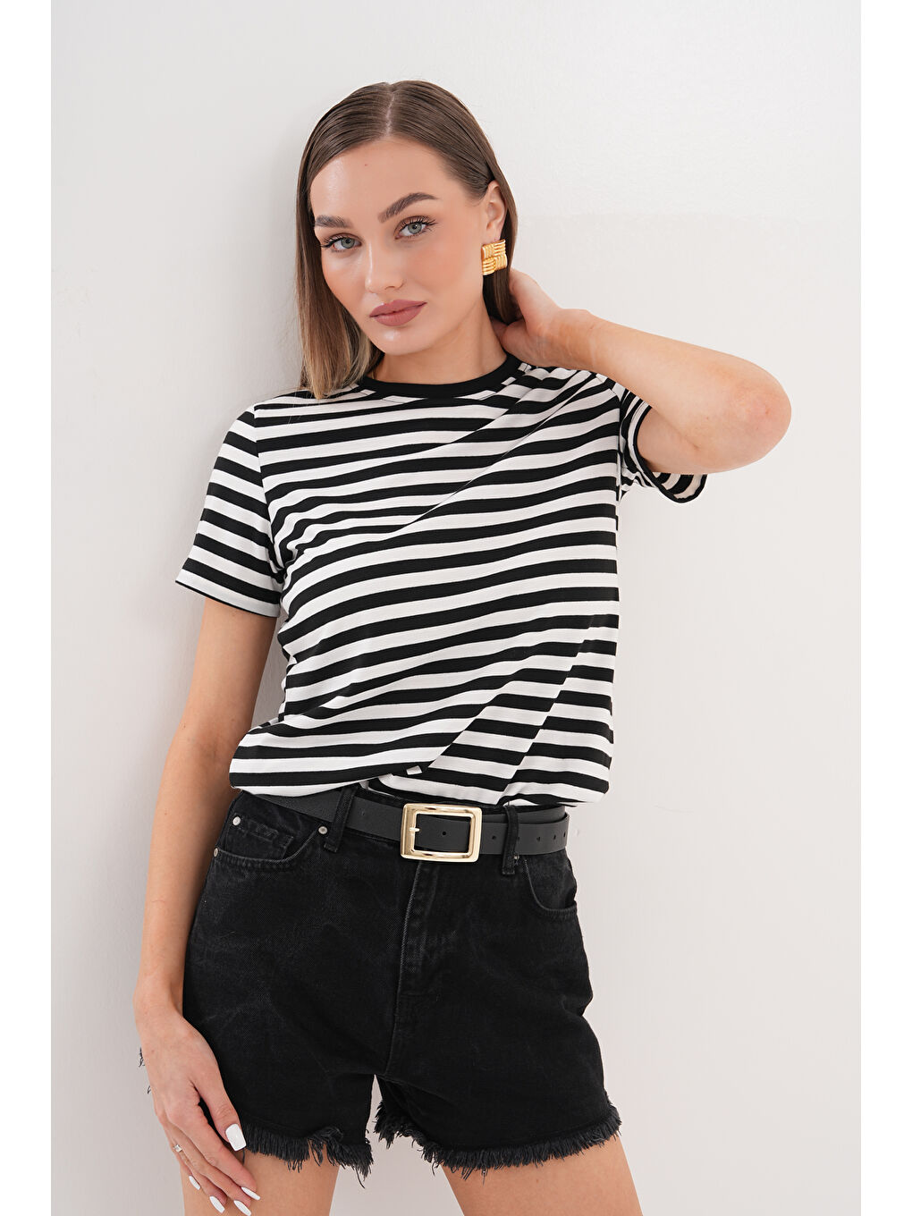 Siyah Kadın Çizgili T-shirt Bisiklet Yaka Kısa Kollu Tişört ÇİZGİLİ-TİŞÖRT-3