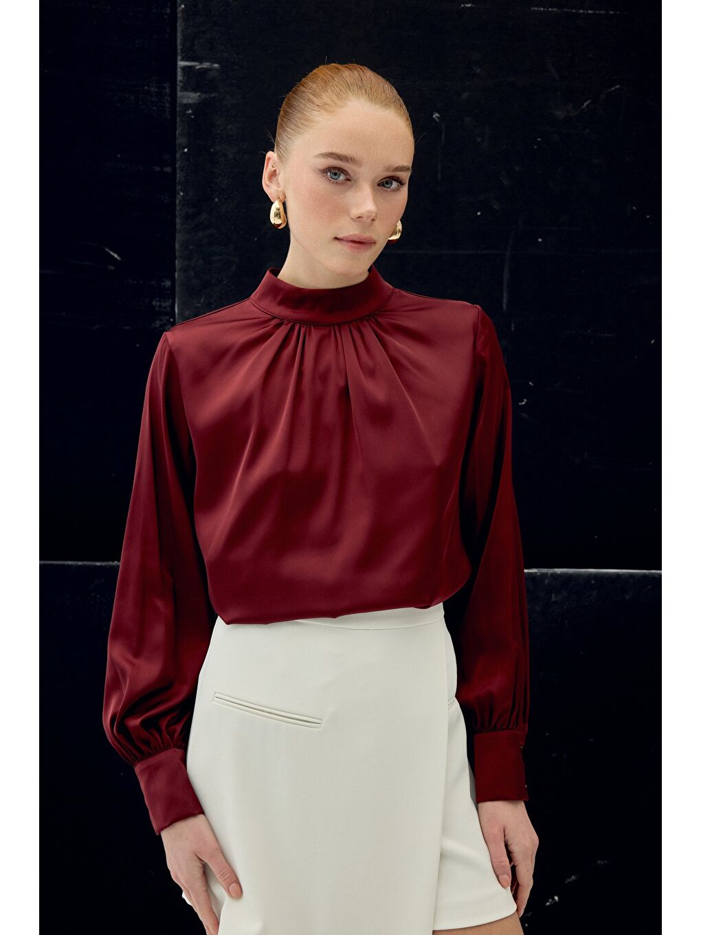 Yaka Detaylı Saten Bluz - Bordo-2