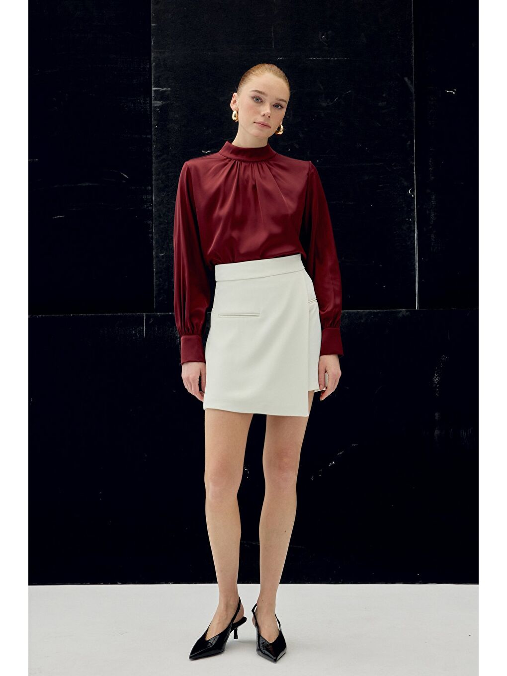 Yaka Detaylı Saten Bluz - Bordo-3