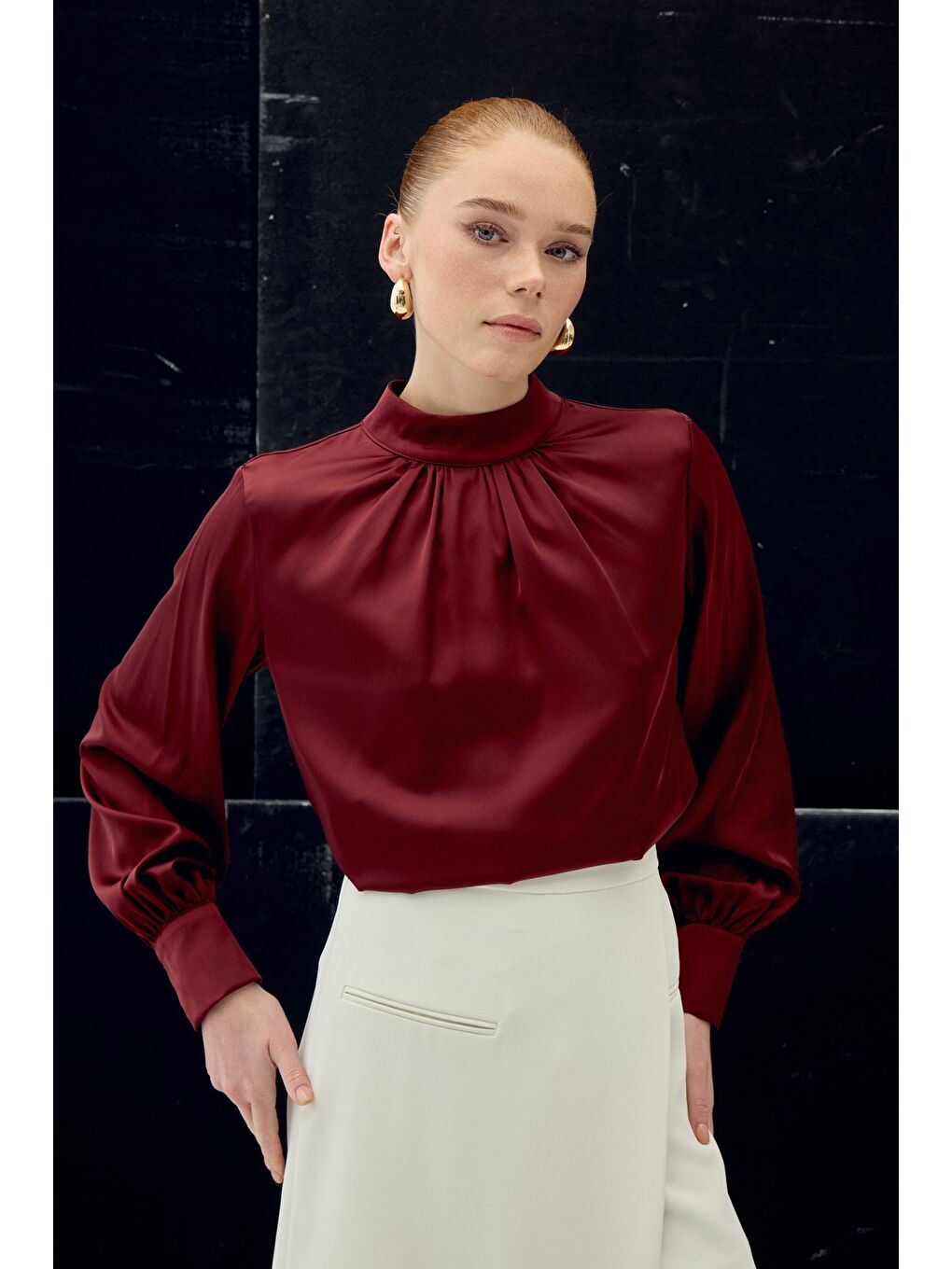 Yaka Detaylı Saten Bluz - Bordo-4