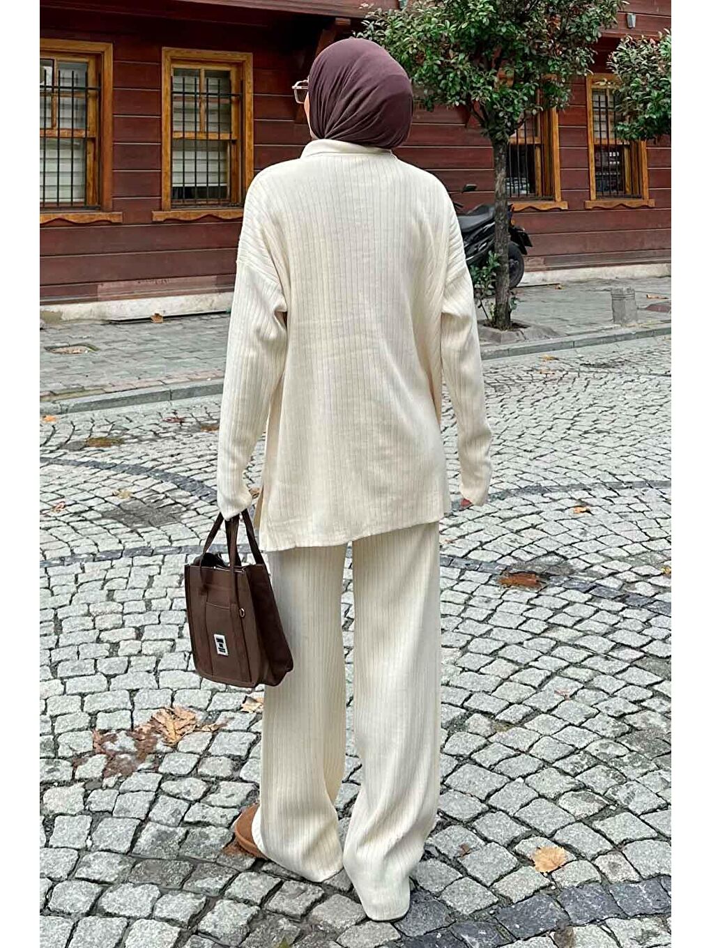 Polo Yaka Düğmeli Tesettür Takım Ekru-3