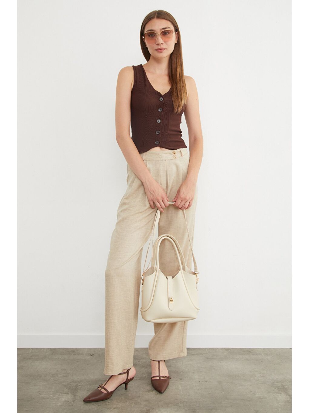 Kahverengi Düğmeli V Yaka Sıfır Kol Yelek-1