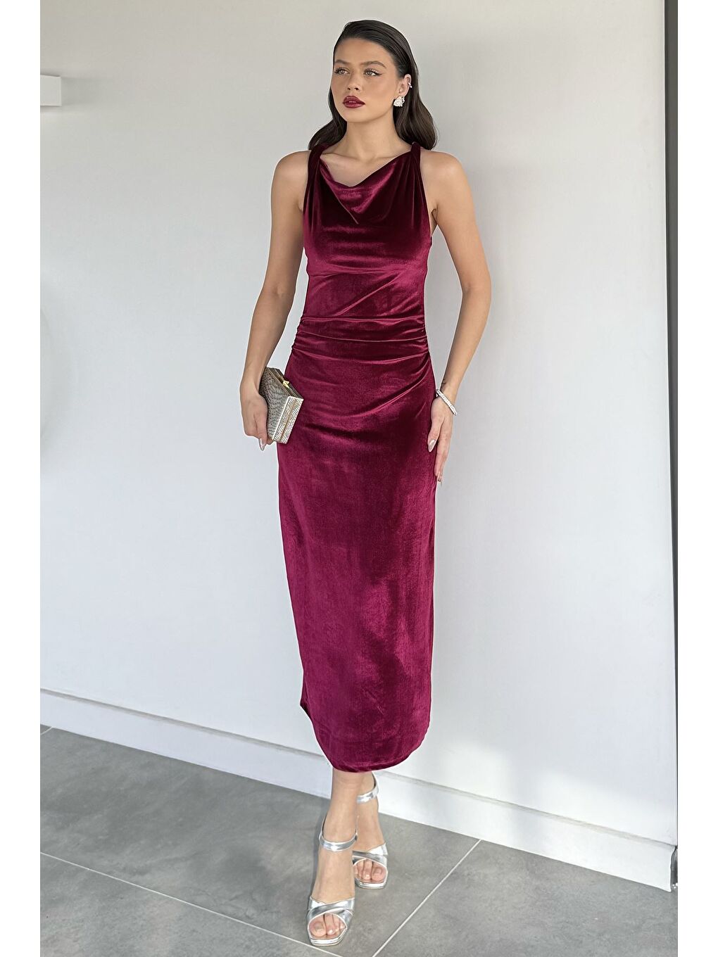 Mürdüm Kadın Bel Büzgü Detaylı Elastanlı Kadife Elbise-1