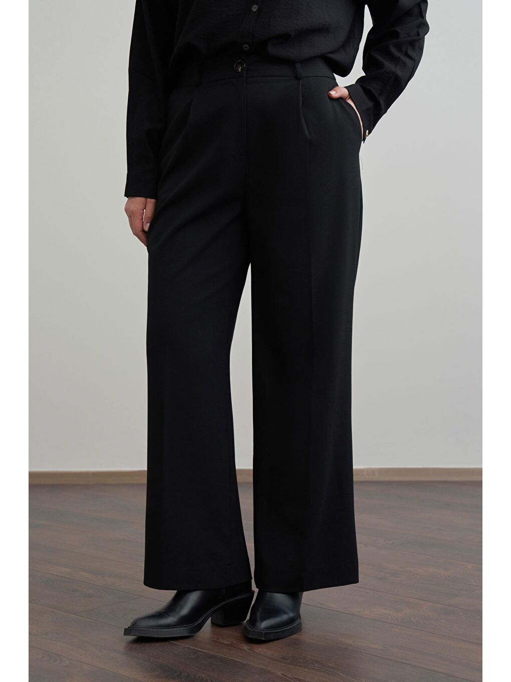 Siyah-Önü Pileli Polyviscon Pantolon-2