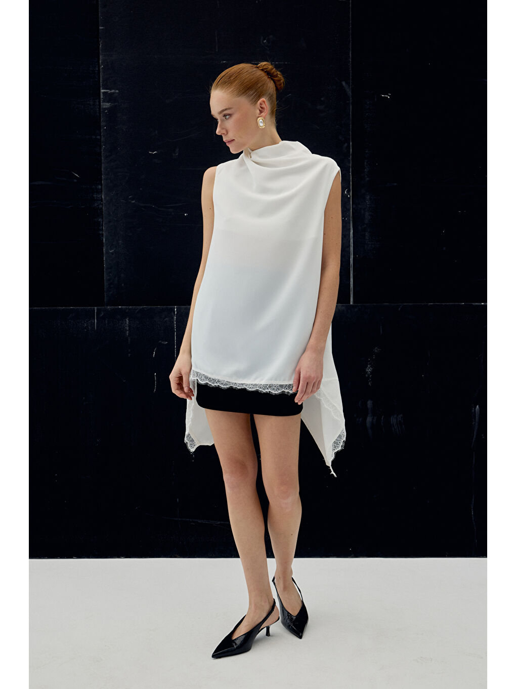 Dantel Detaylı Degaje Yaka Bluz - Ekru-1