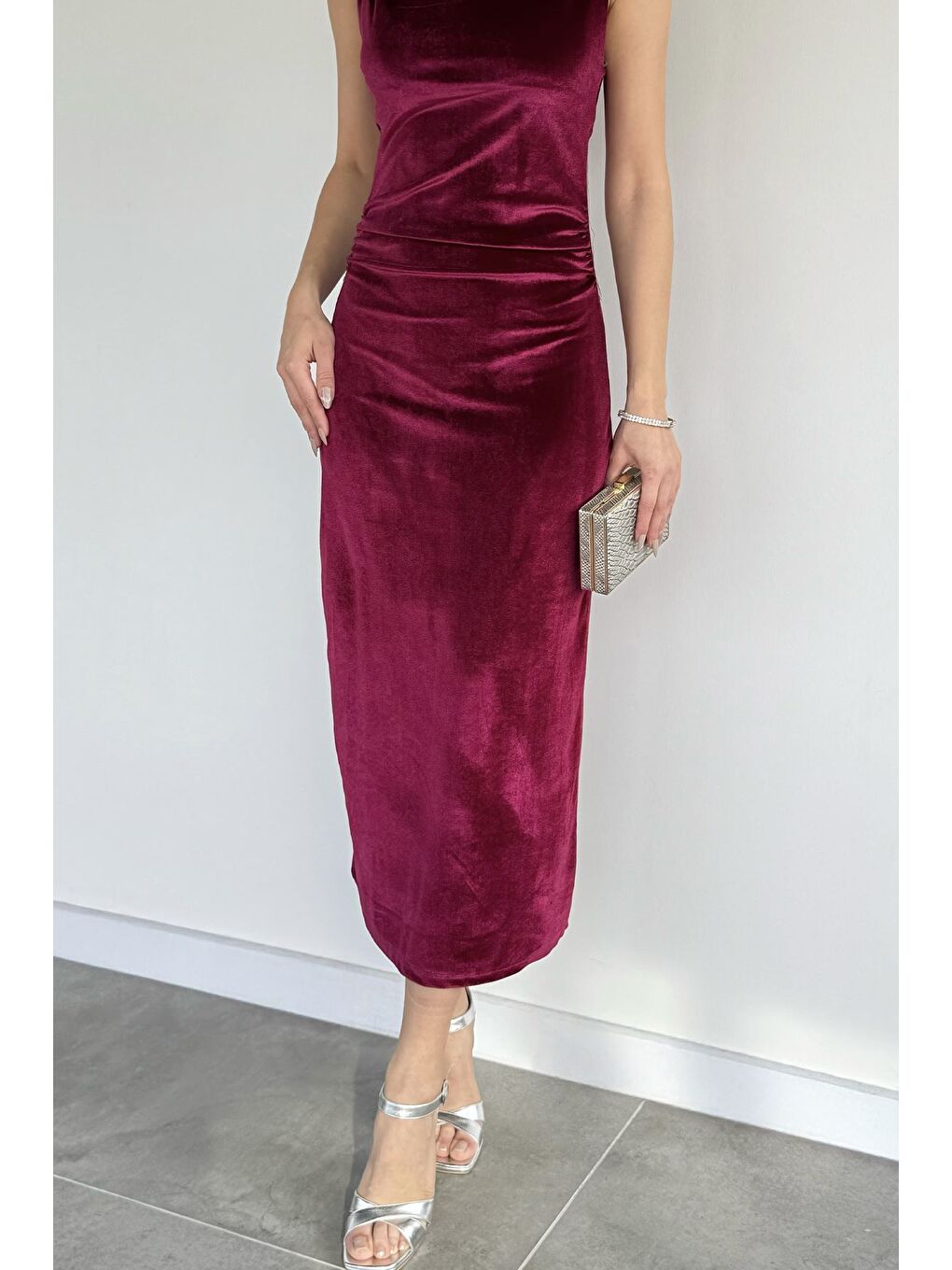 Mürdüm Kadın Bel Büzgü Detaylı Elastanlı Kadife Elbise-3