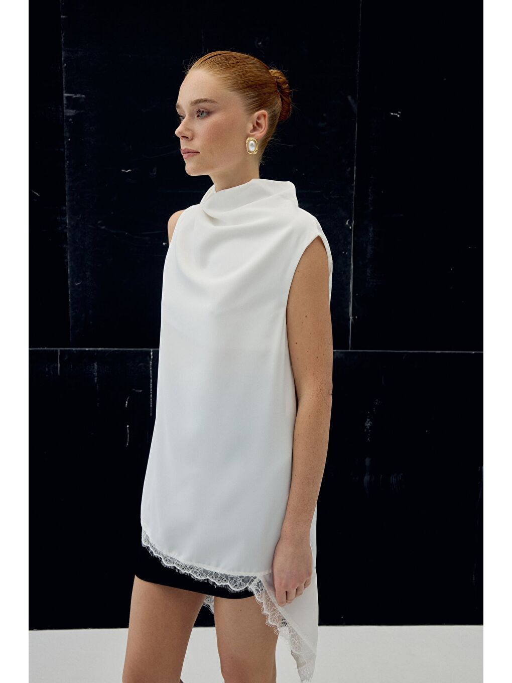 Dantel Detaylı Degaje Yaka Bluz - Ekru-3