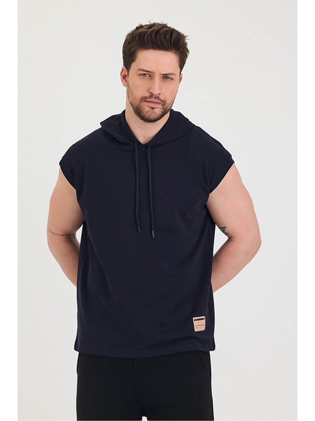 Lacivert Kapüşonlu Sıfır Kol Oversize Salaş Unisex Tişört-3