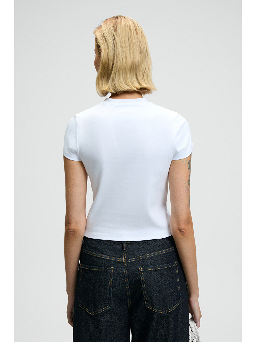 Zefıra Kadın Bisiklet Yaka Kısa Kollu Önü Boncuk İşleme Detaylı Slim Beyaz T-shirt-4