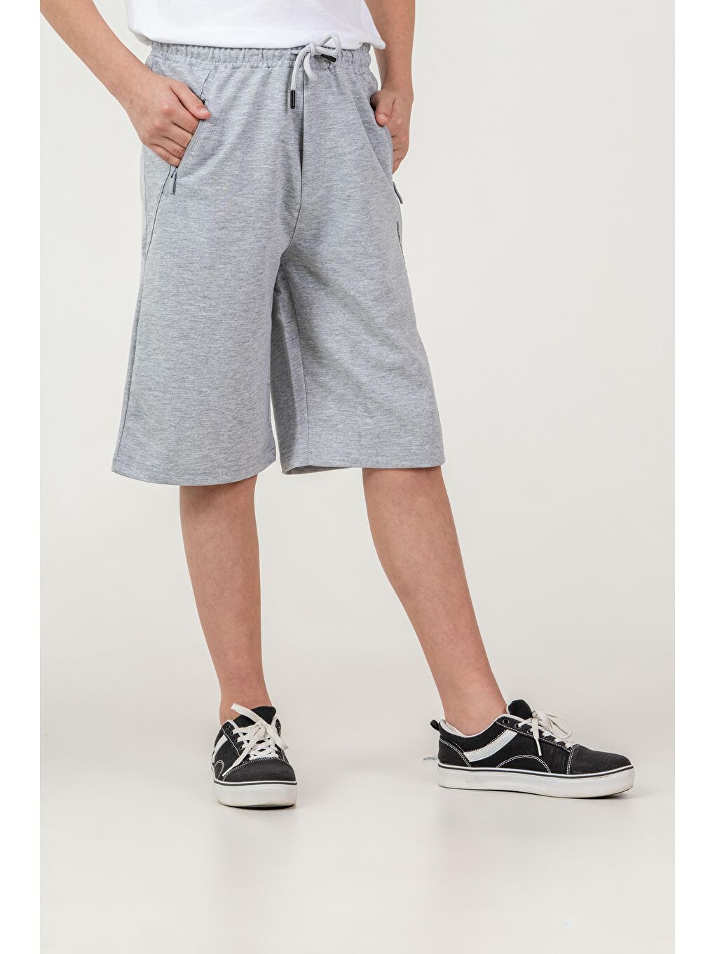 Gri Sport Baskılı Cepler Fermuarlı Erkek Çocuk Şort-1
