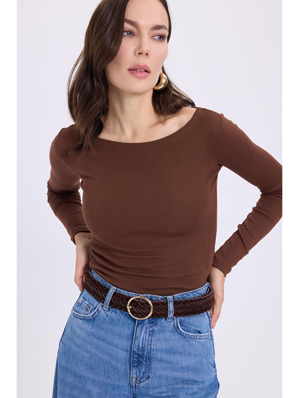Kahverengi Kadın Slim Fit Dar Kesim Pamuklu Modal Kumaş Uzun Kollu Kayık Yaka Koyu Kahve Bluz