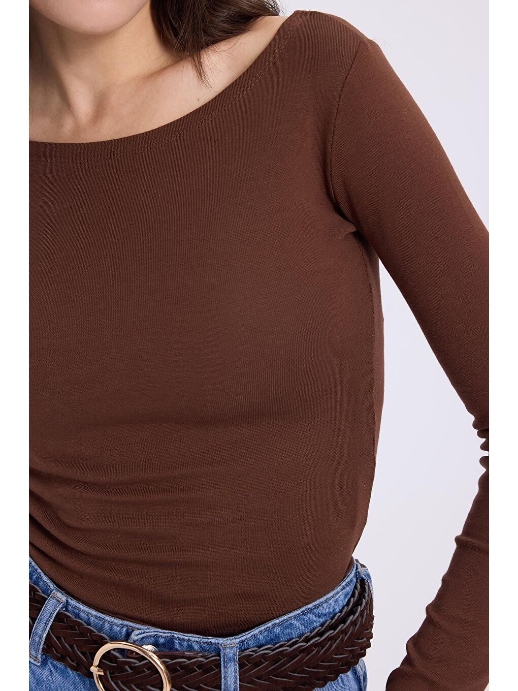 Kahverengi Kadın Slim Fit Dar Kesim Pamuklu Modal Kumaş Uzun Kollu Kayık Yaka Koyu Kahve Bluz-2
