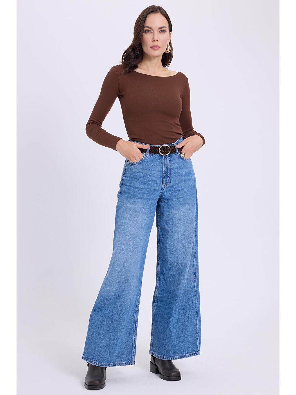 Kahverengi Kadın Slim Fit Dar Kesim Pamuklu Modal Kumaş Uzun Kollu Kayık Yaka Koyu Kahve Bluz-3