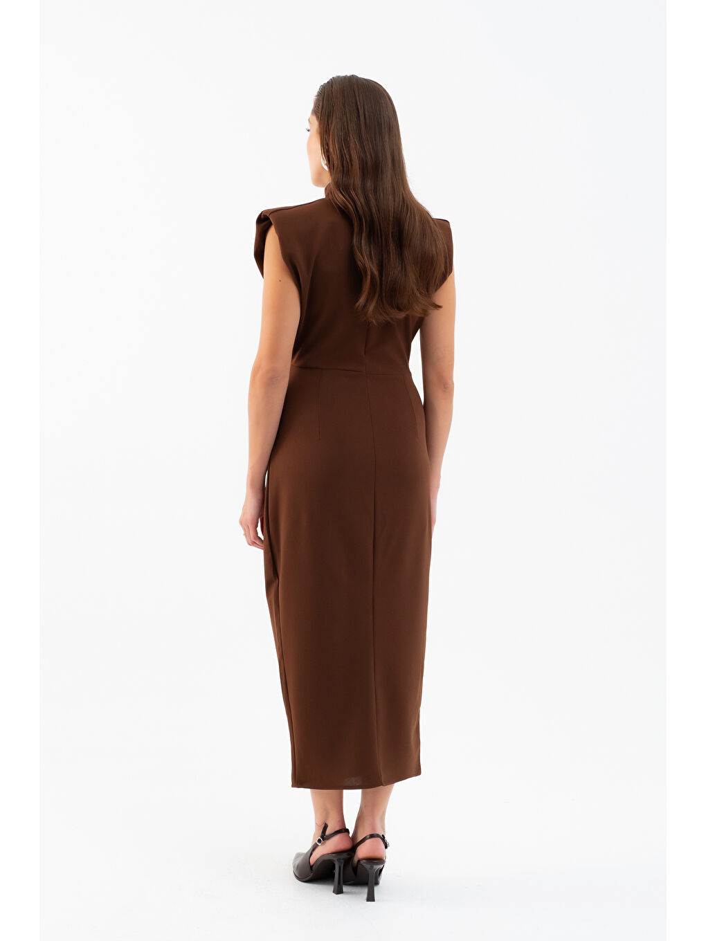 Kadın Kahverengi Aksesuar Detay Vatkalı Midi Elbise-5
