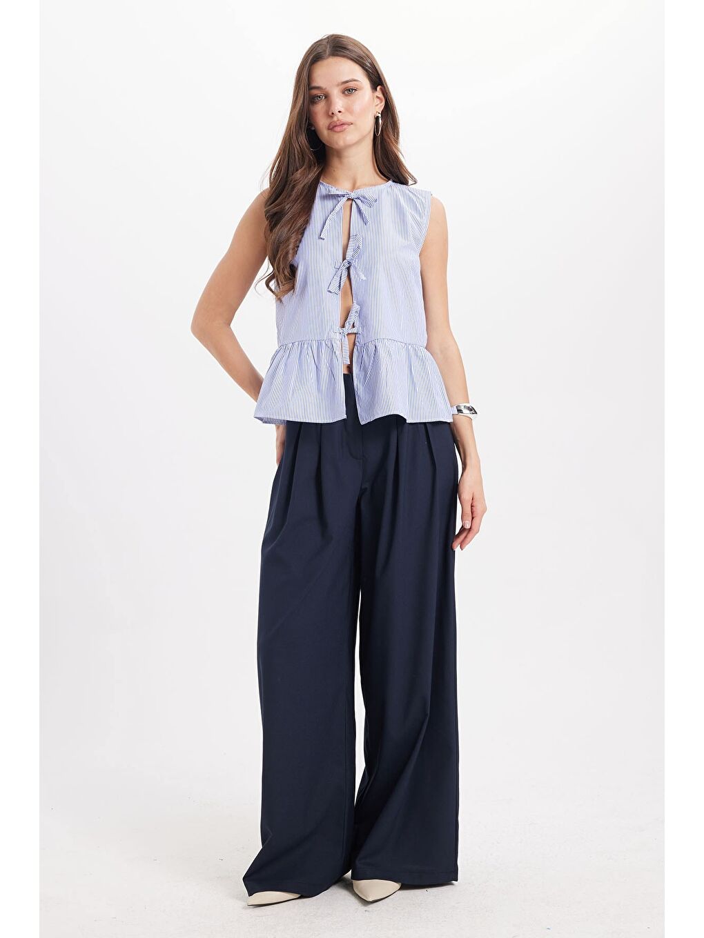 Kadın Slim Fit Dar Kesim Önden Bağlamalı Pamuklu Çizgili Mavi Bluz Gömlek-1