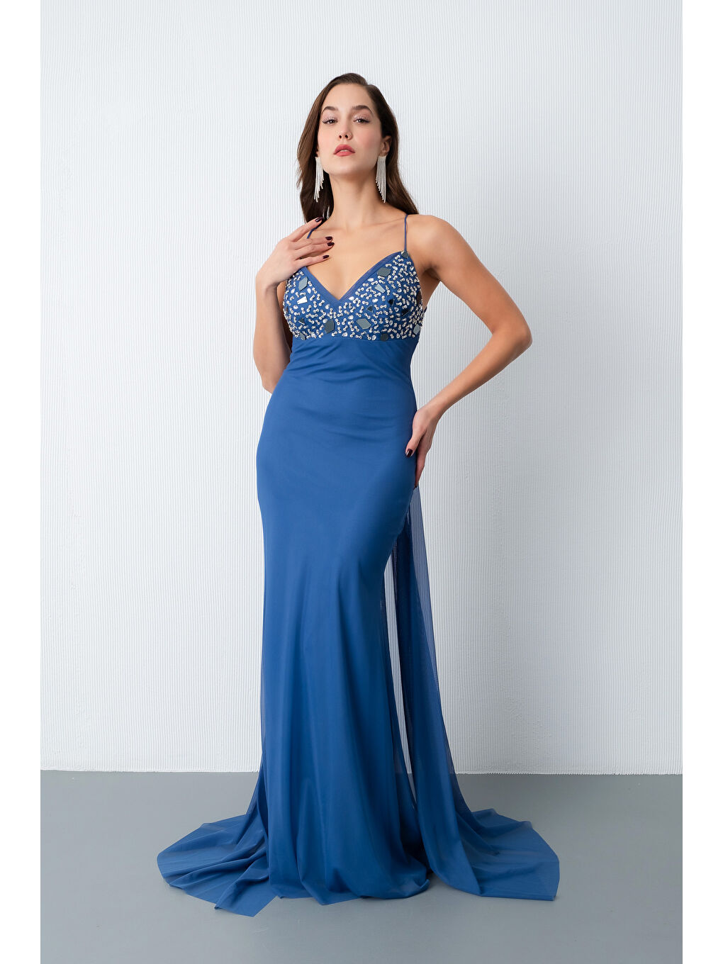 Kadın İndigo Askılı Taş Detaylı Uzun Tül Abiye Elbise-1