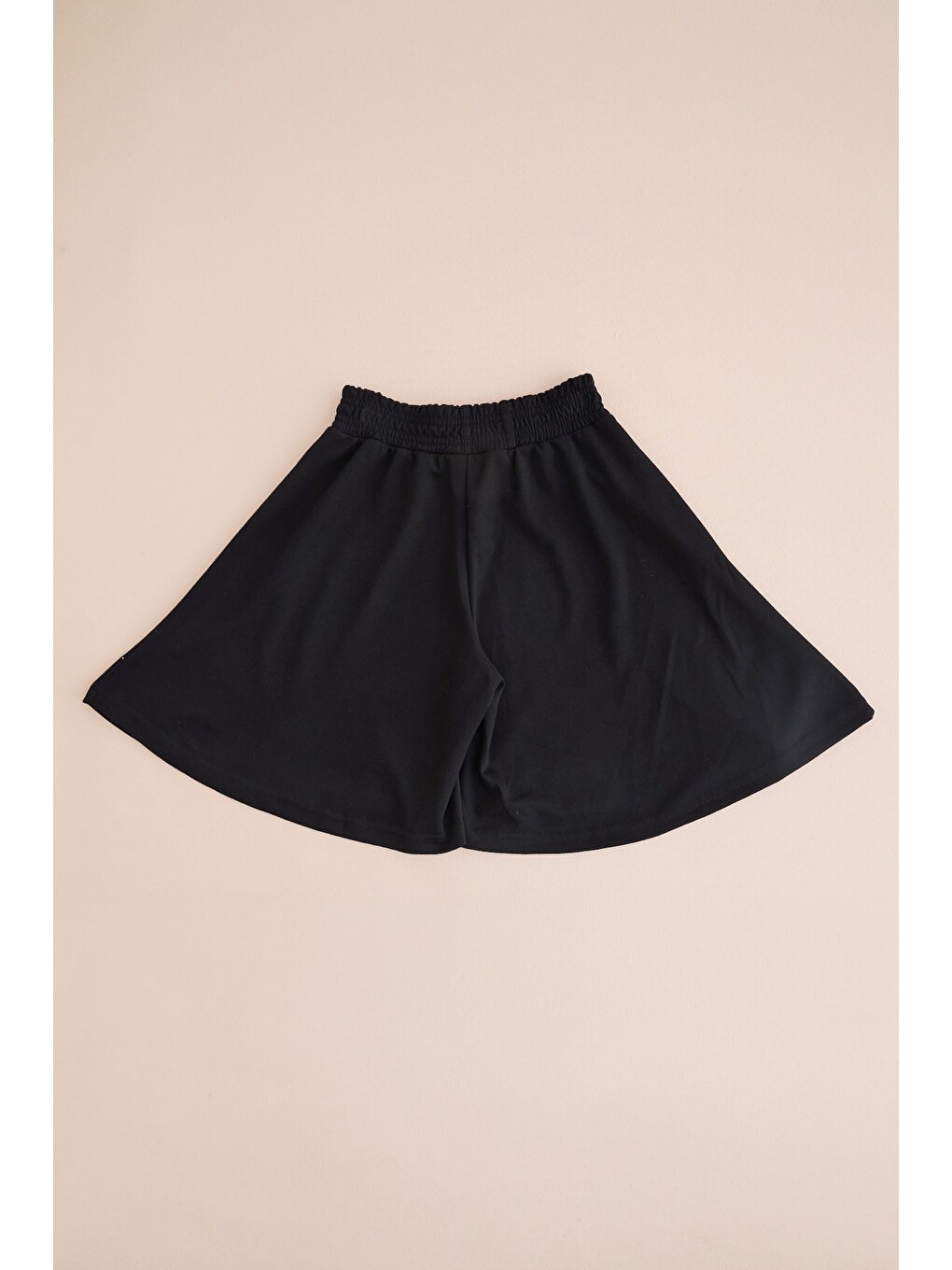 Siyah Taşlı Beli Lastikli Geniş Paça Kız Çocuk Şort-3