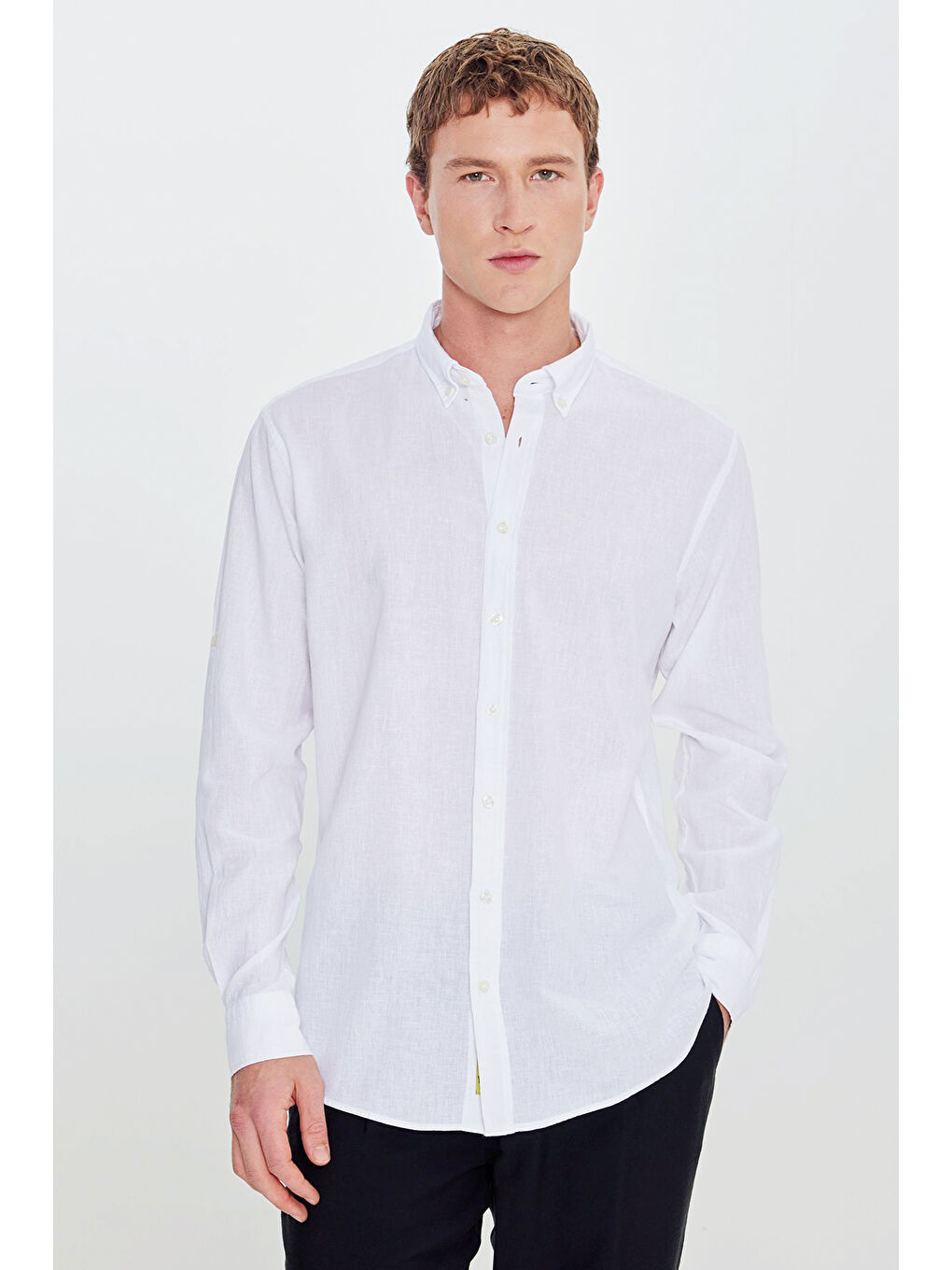 Erkek Beyaz Pamuklu Keten Comfort Fit Rahat Kesim Düğmeli Yaka Çizgili Gömlek-1